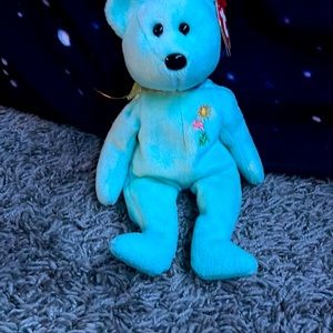 Blue bear with flowers